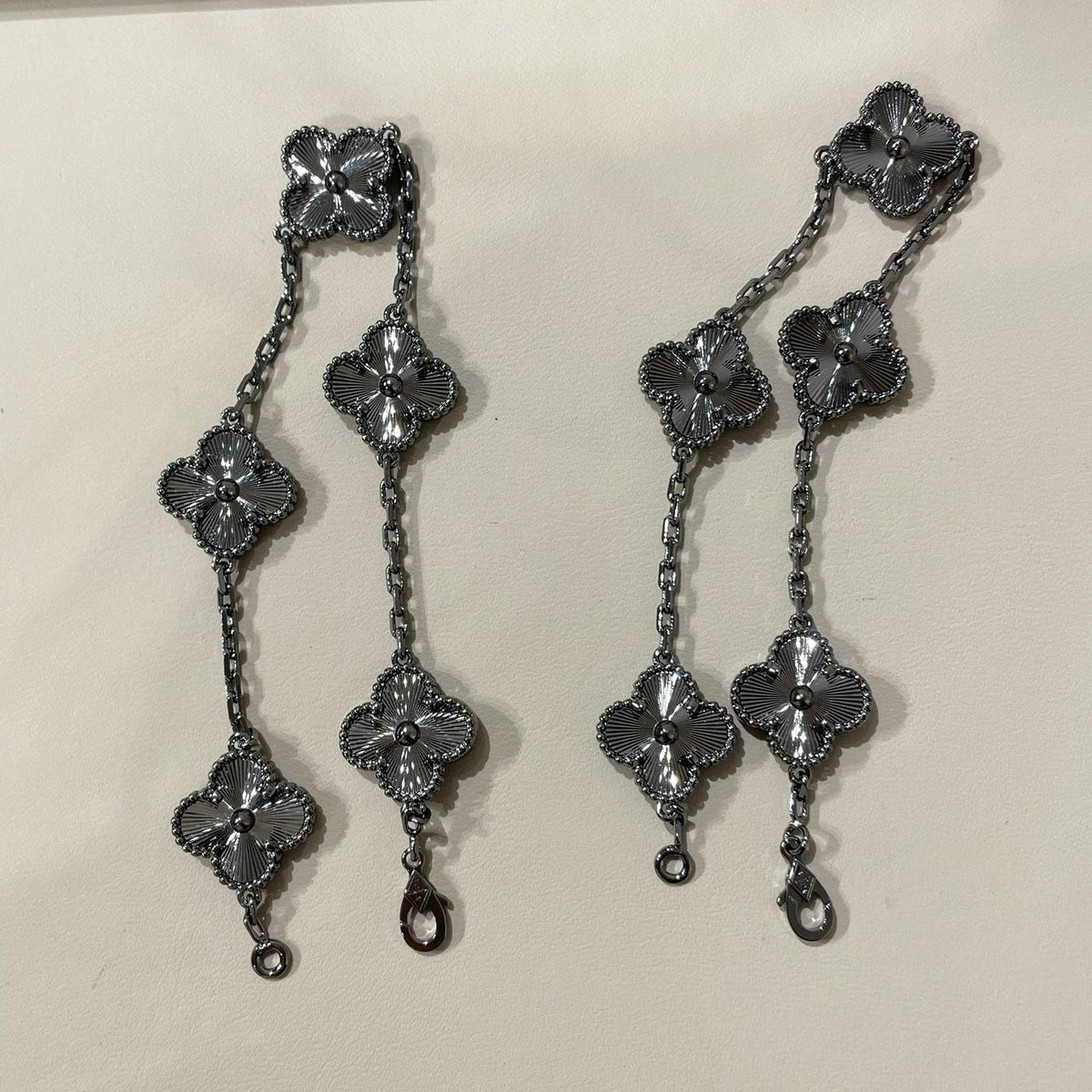 [ECHO ]CLOVER 5 MOTIF BLACK BRACELET
