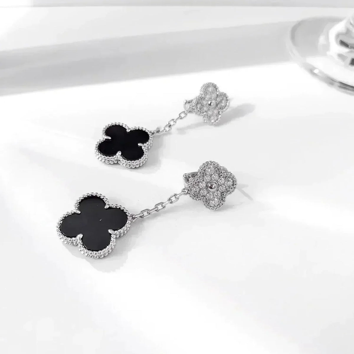 [ECHO ]CLOVER 2 MOTIFS  DIAMOND ONYX EARRINGS SILVER