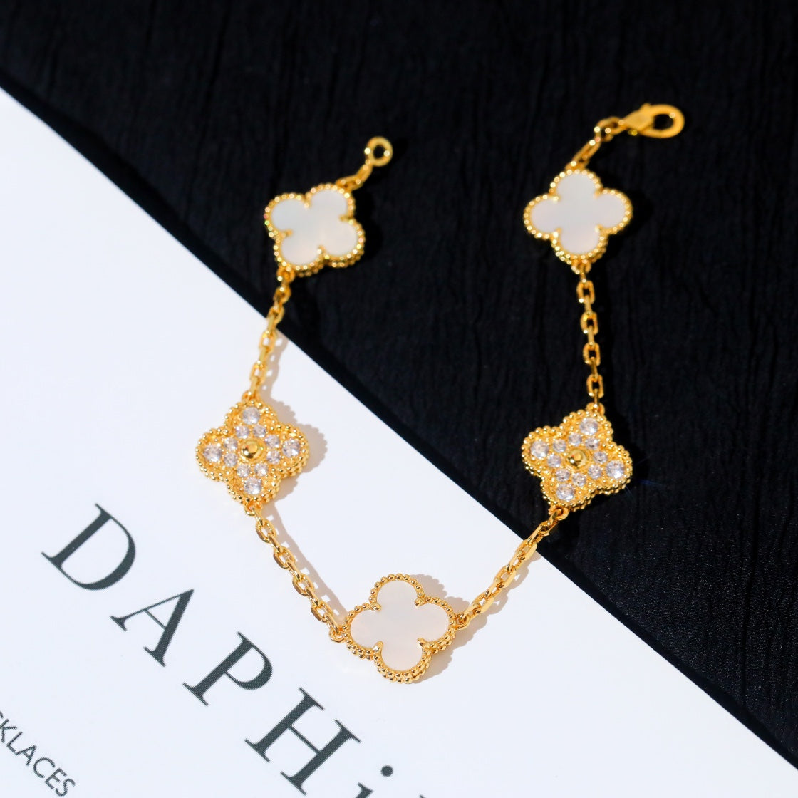 [ECHO ]CLOVER BRACELET 5 MOTIF WHITE MOP DIAMOND