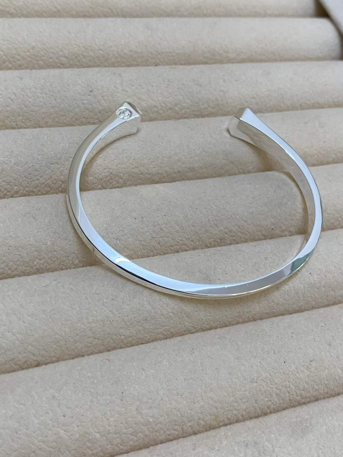 [ECHO ]CLOU DE FORGE SQUARE CONE STUDS OPEN CUFF ONE SIZE