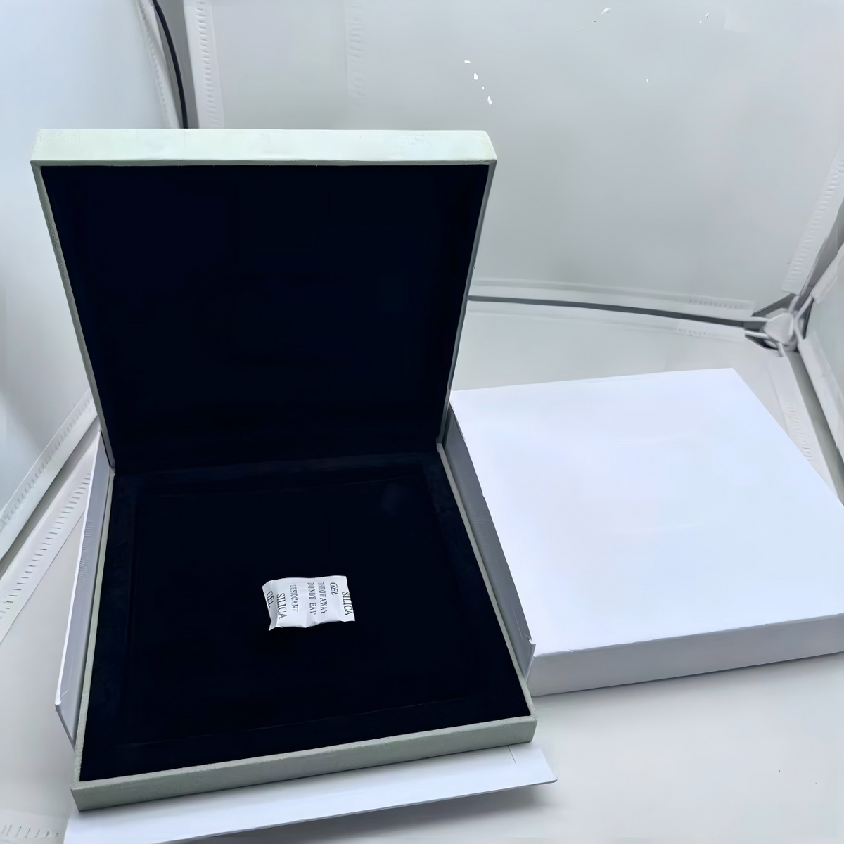 [ECHO] VA CLOVER BOX GIFT BAG