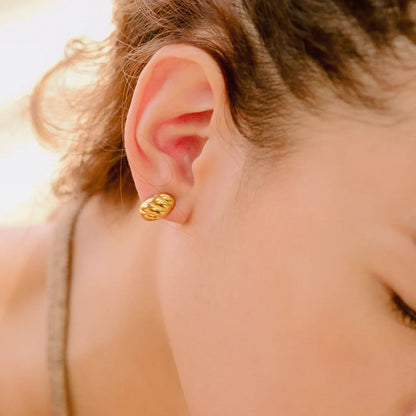 [Echo Fine]Croissant Huggie Earrings