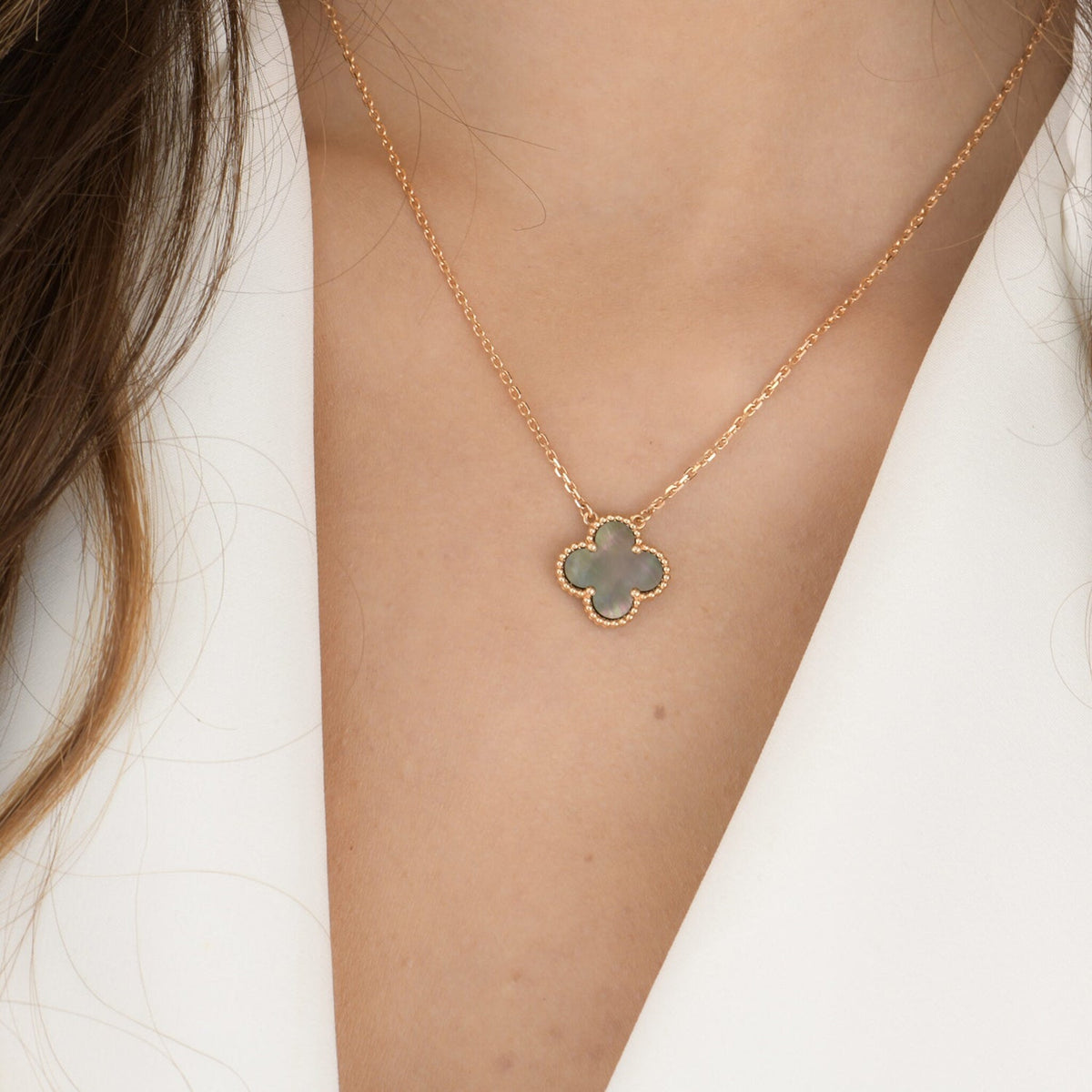 [ECHO ]CLOVER 15MM  GRAY MOTHER OF PEARL NECKLACE