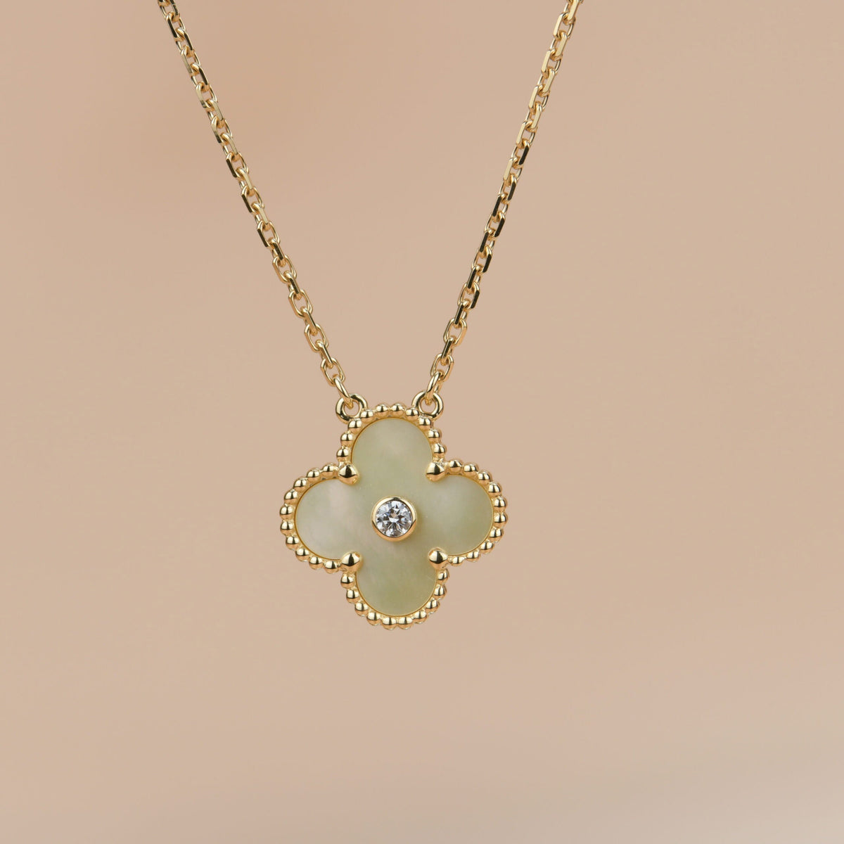 [ECHO ]CLOVER 15MM DIAMOND GOLD MOTHER OF PEARL NECKLACE