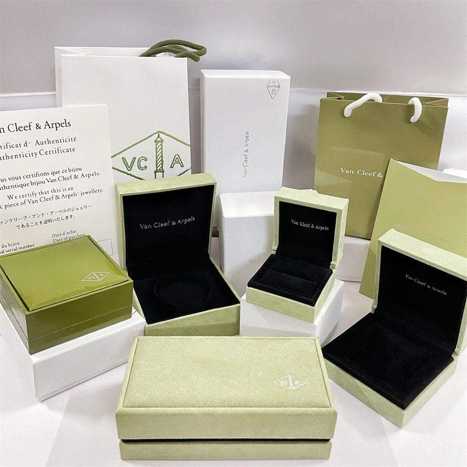 [ECHO] VA CLOVER BOX GIFT BAG