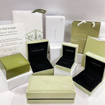 [ECHO] VA CLOVER BOX GIFT BAG