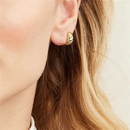 [Echo Fine]Croissant Huggie Earrings