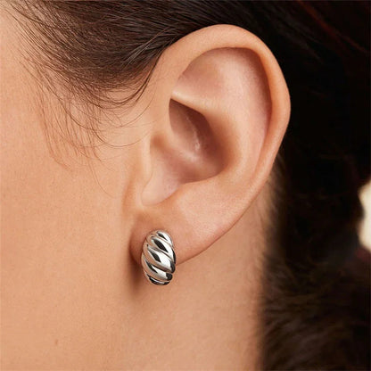 [Echo Fine]Croissant Huggie Earrings
