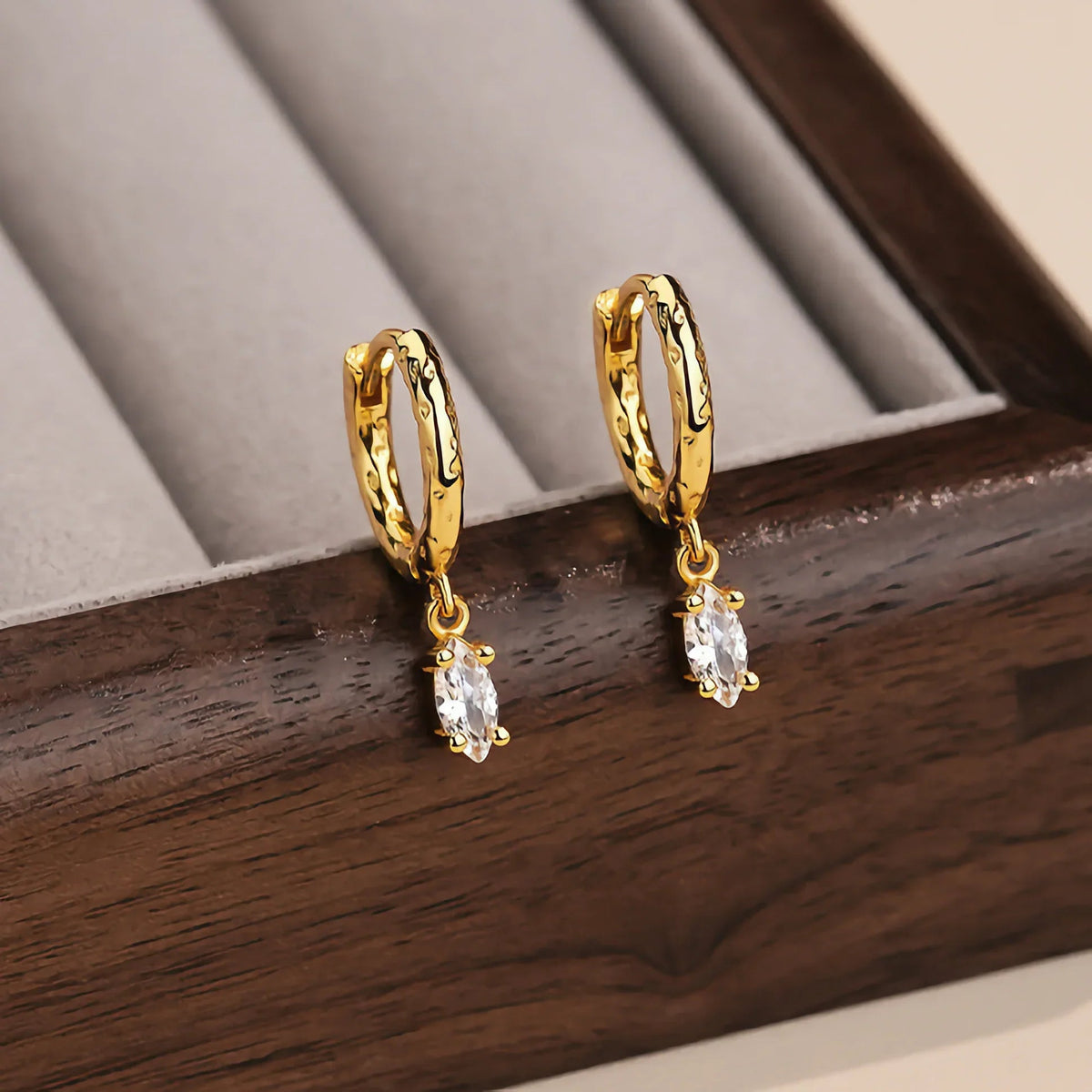 [Echo Fine]Shayla Hammered Diamond Hoops