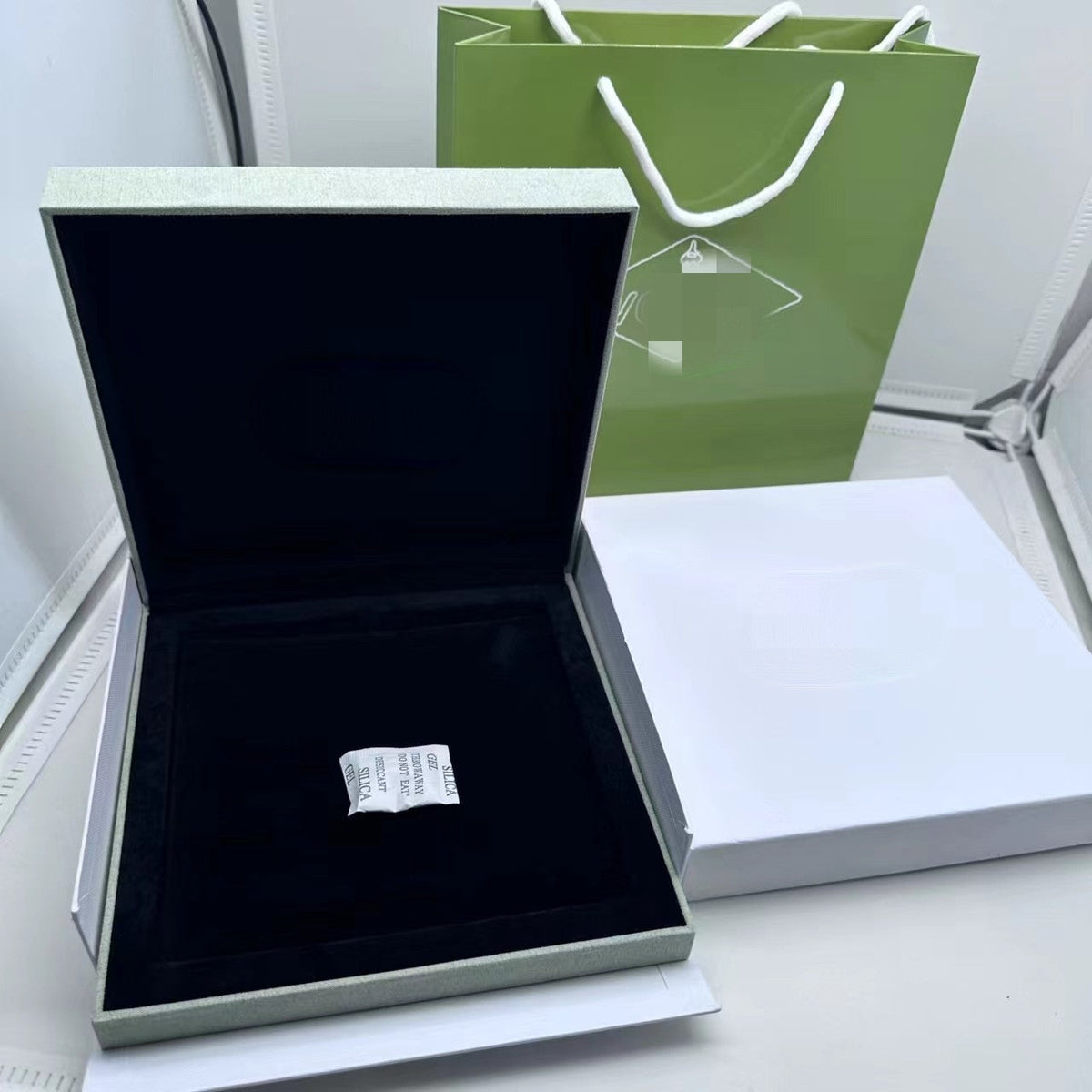 [ECHO] VA CLOVER BOX GIFT BAG