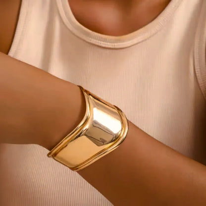 [Echo Fine]Izza Smooth Gold Cuff