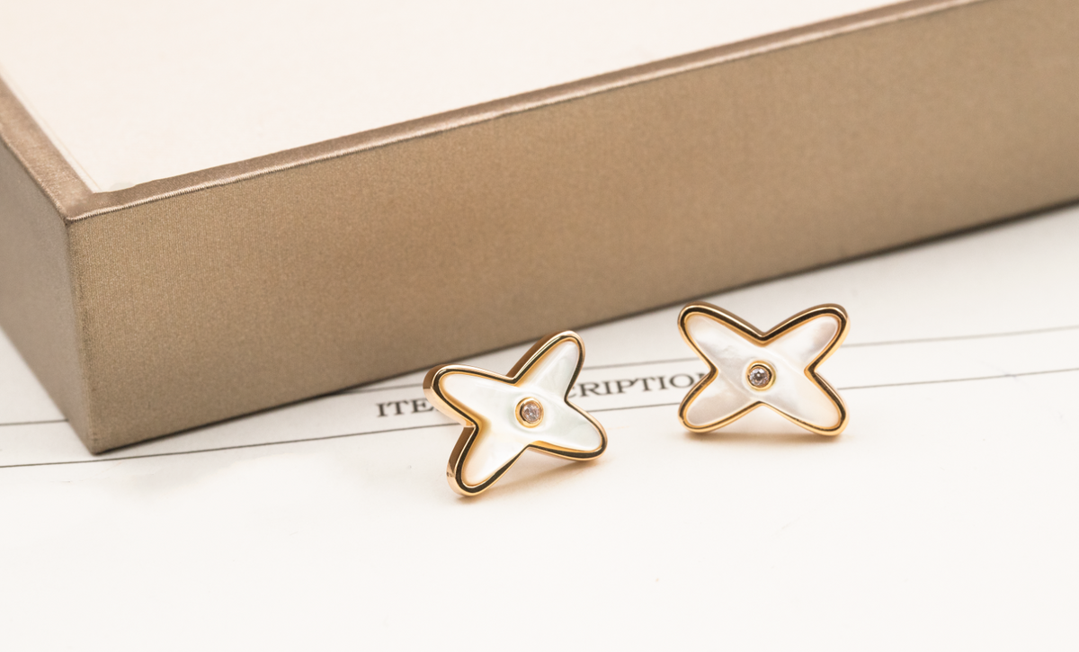 [ECHO ]JEUX DE WHITE MOP PINK GOLD DIAMOND EARRINGS