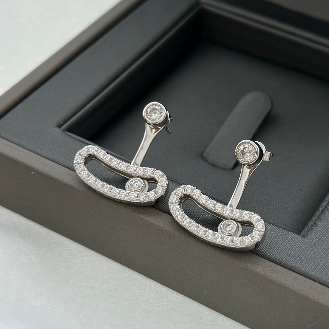 [ECHO]MOVE UNO SILVER DIAMOND EARRINGS