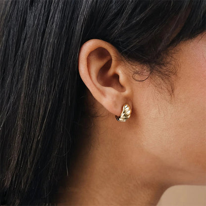 [Echo Fine]Croissant Huggie Earrings