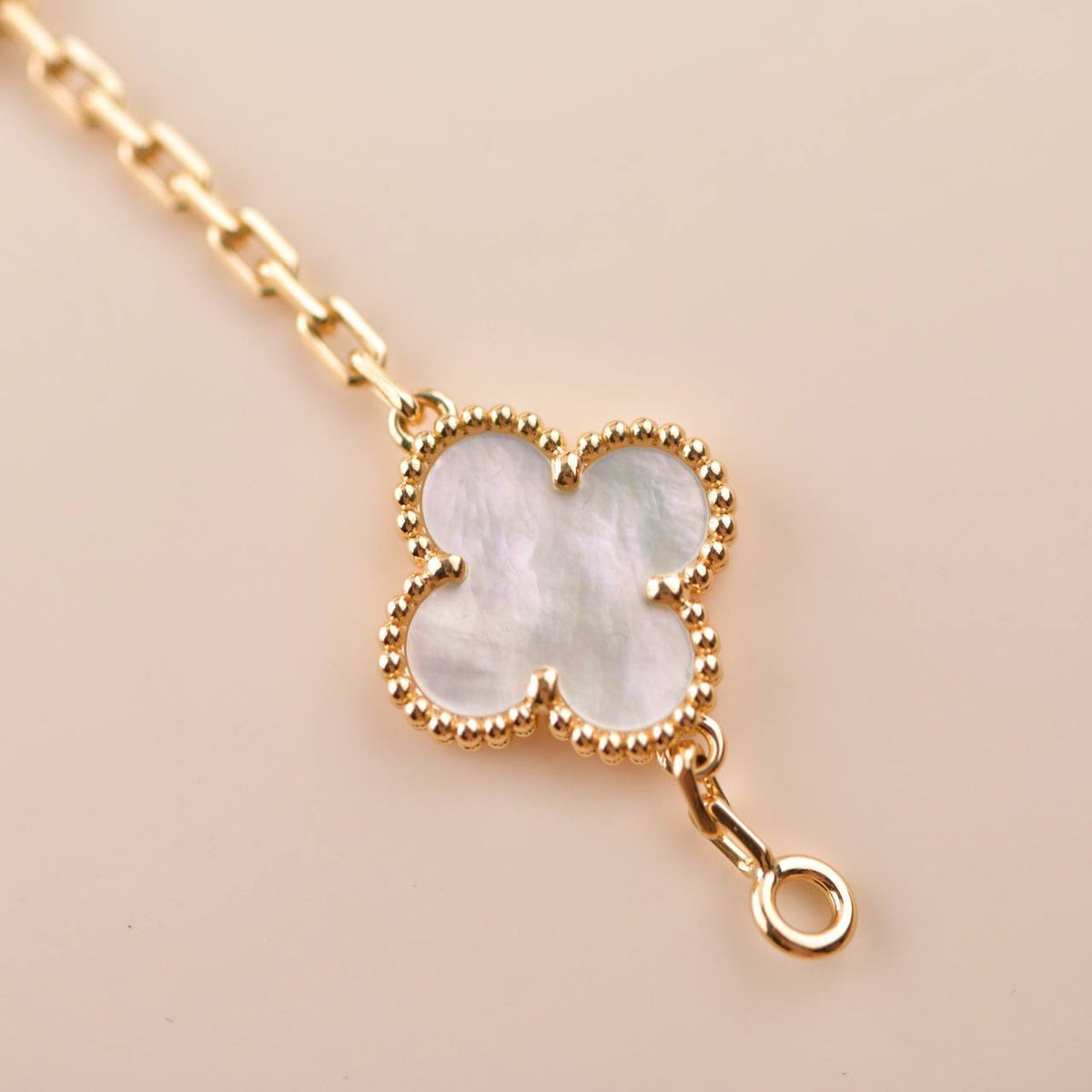 [ECHO ]CLOVER  5 MOTIF WHITE MOP BRACELET