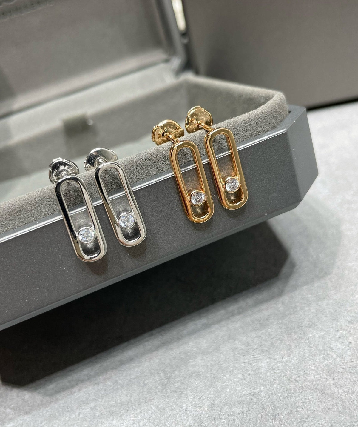 [ECHO]MOVE UNO SMALL 1 DIAMOND EARRINGS
