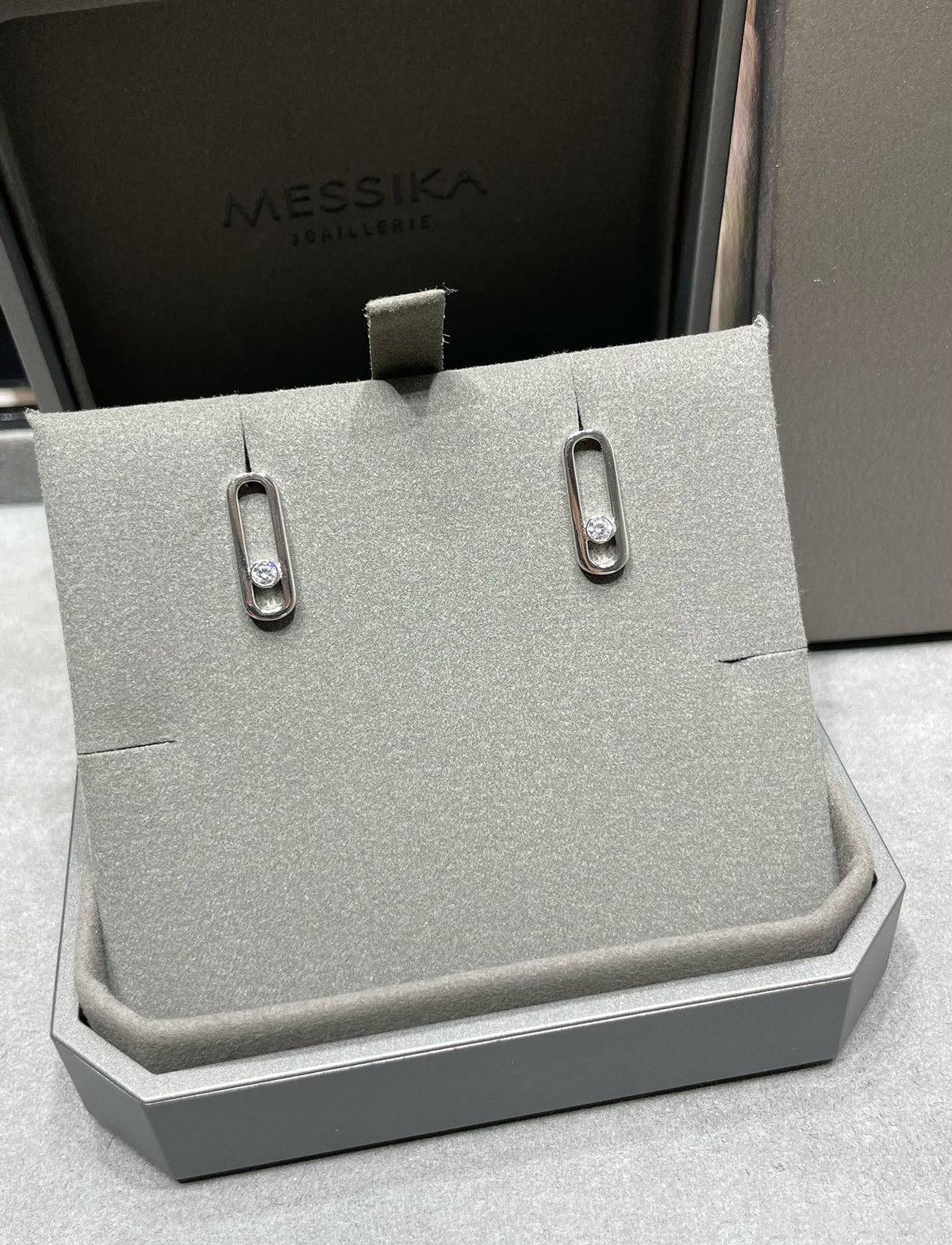 [ECHO]MOVE UNO SMALL 1 DIAMOND EARRINGS